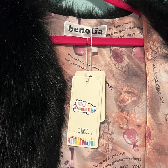 COPY - NWT! Girls Black Faux Fur Vest - Picture 3 of 5